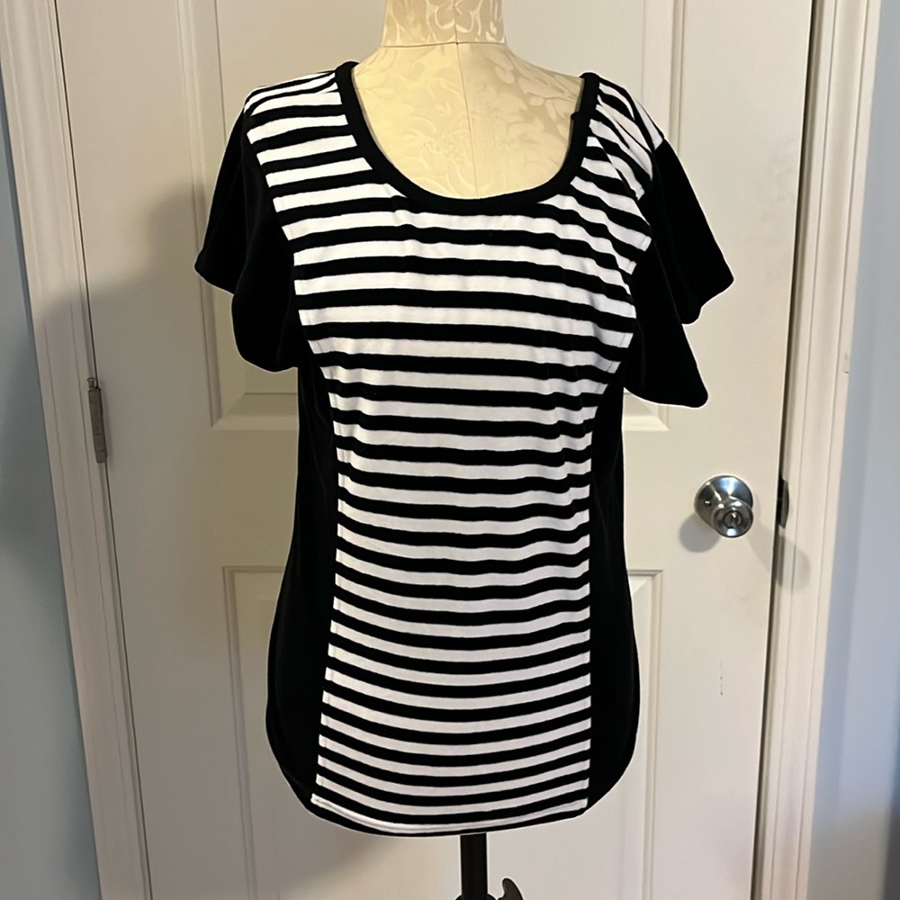 Semplice short sleeved and striped velour top in very good condition , size S/M